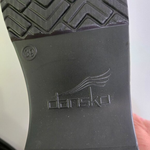 Dansko NWOT Black Leaf Pattern Tooled Leather Professional Clogs Size 39 - Picture 8 of 9